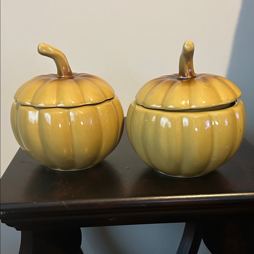 Department 56 Yellow Pumpkin Dinnerware Set